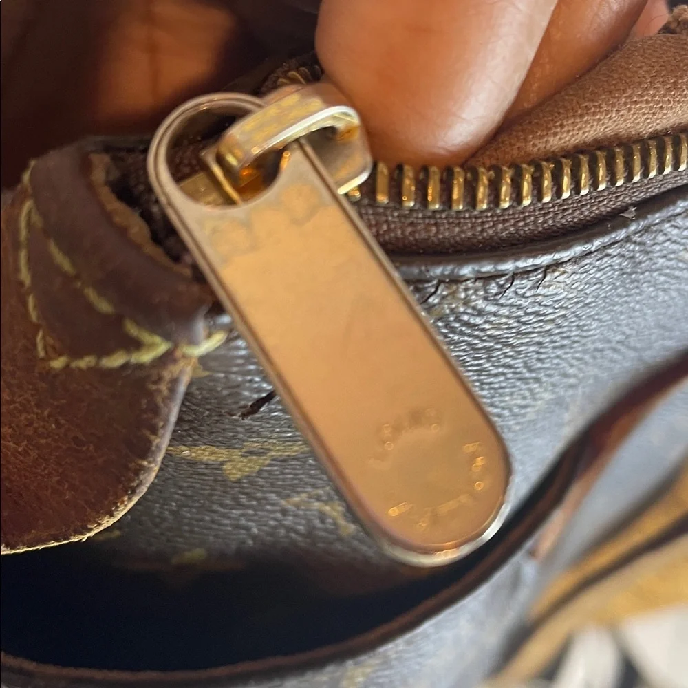 Authentic Louis Vuitton Totally Classic Brown Monogram Tote - Picture 13 of 14